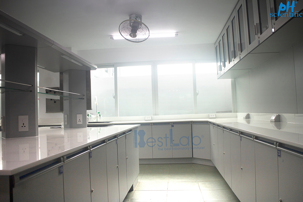 day-ban-thi-nghiem-trung-tam-va-ban-ap-tuong