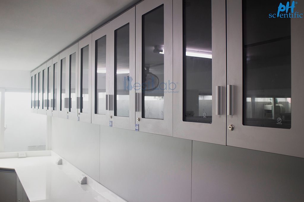 tu-treo-tuong-phong-thi-nghiem