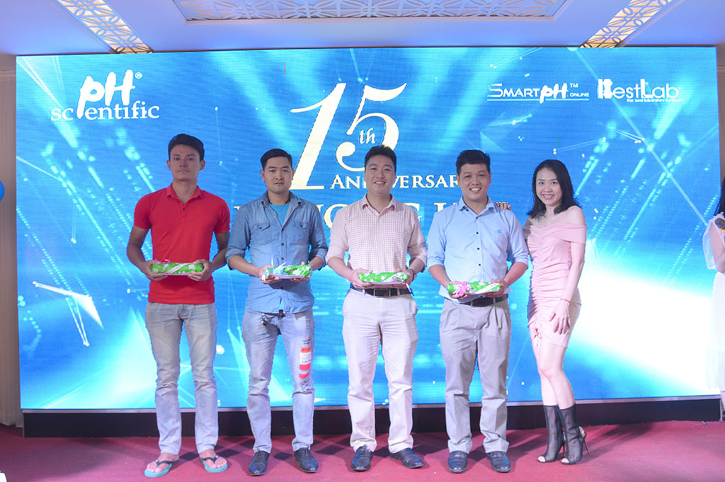 Phuong-Hai-ky-niem-15-nam-thanh-lap-cong-ty