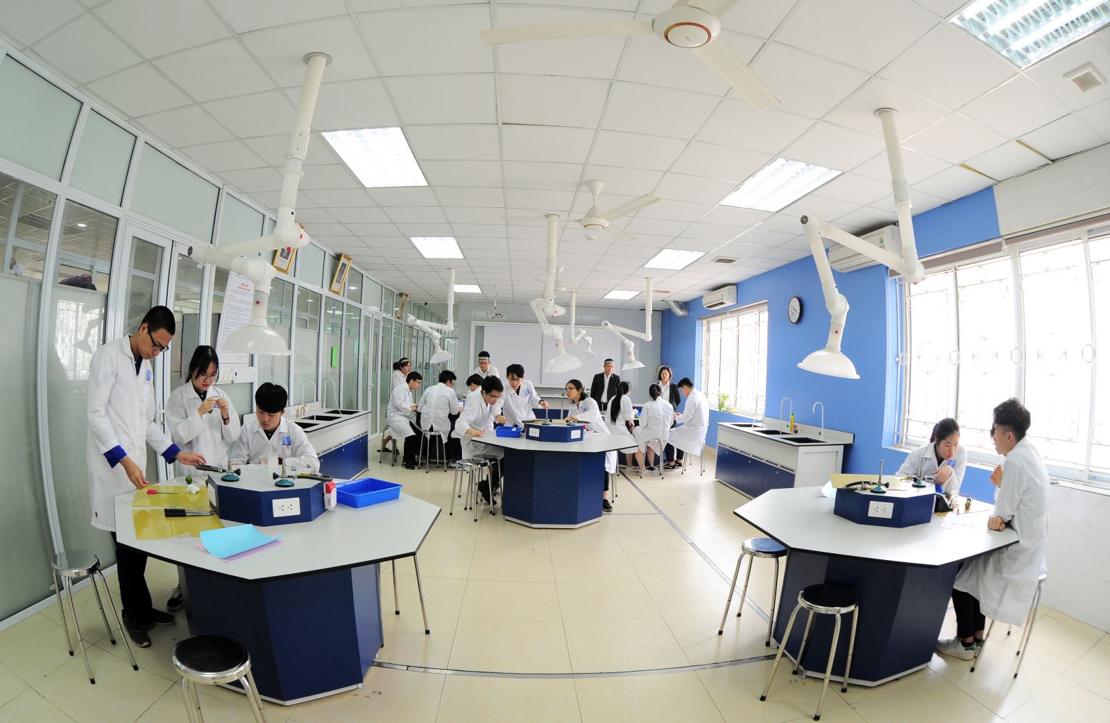 phong-thi-nghiem-nguyen-sieu