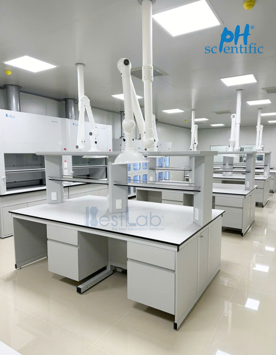 Phuong-Hai-lap-dat-cong-trinh-noi-that-phong-thi-nghiem-duoc-pham-1