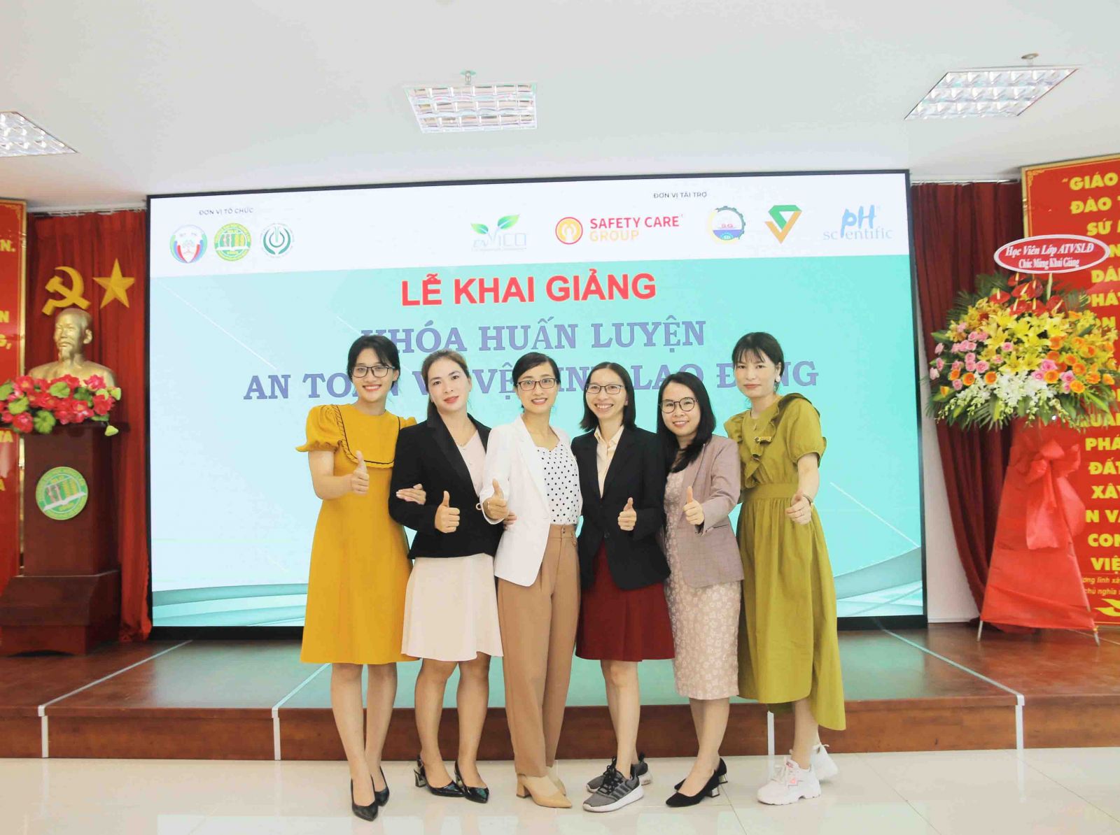 ​ Phuong-Hai-han-hanh-dong-hanh-va-tai-tro-khoa-huan-luyen-an-toan-ve-sinh-lao-dong-DH-Nong-Lam-TP-HCM Nhãn Nhấp chuột và kéo để di chuyển ​