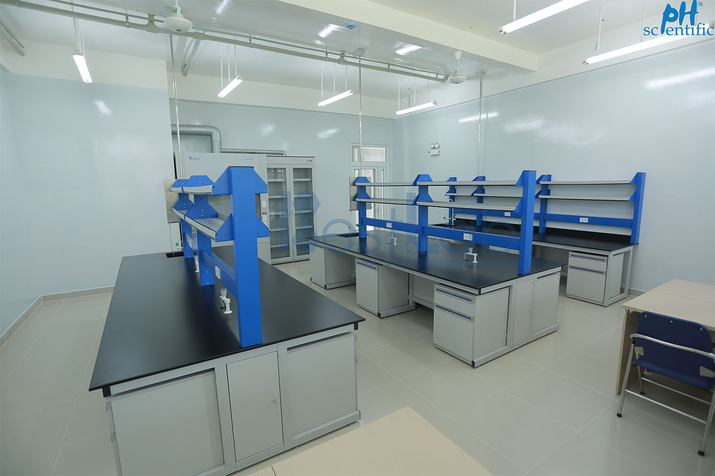 ban-phong-thi-nghiem