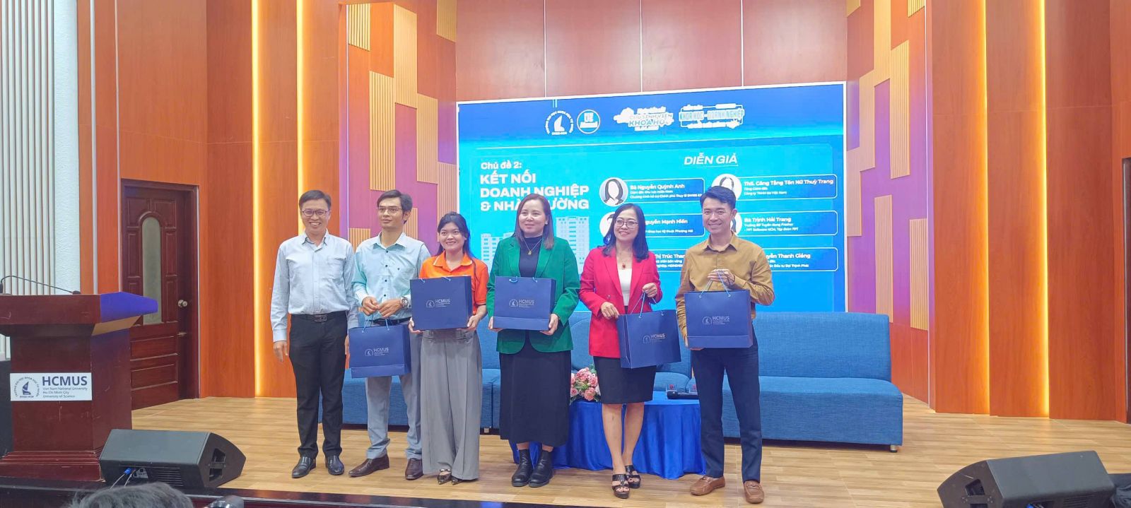 su-kien-truong-dh-khtn-1