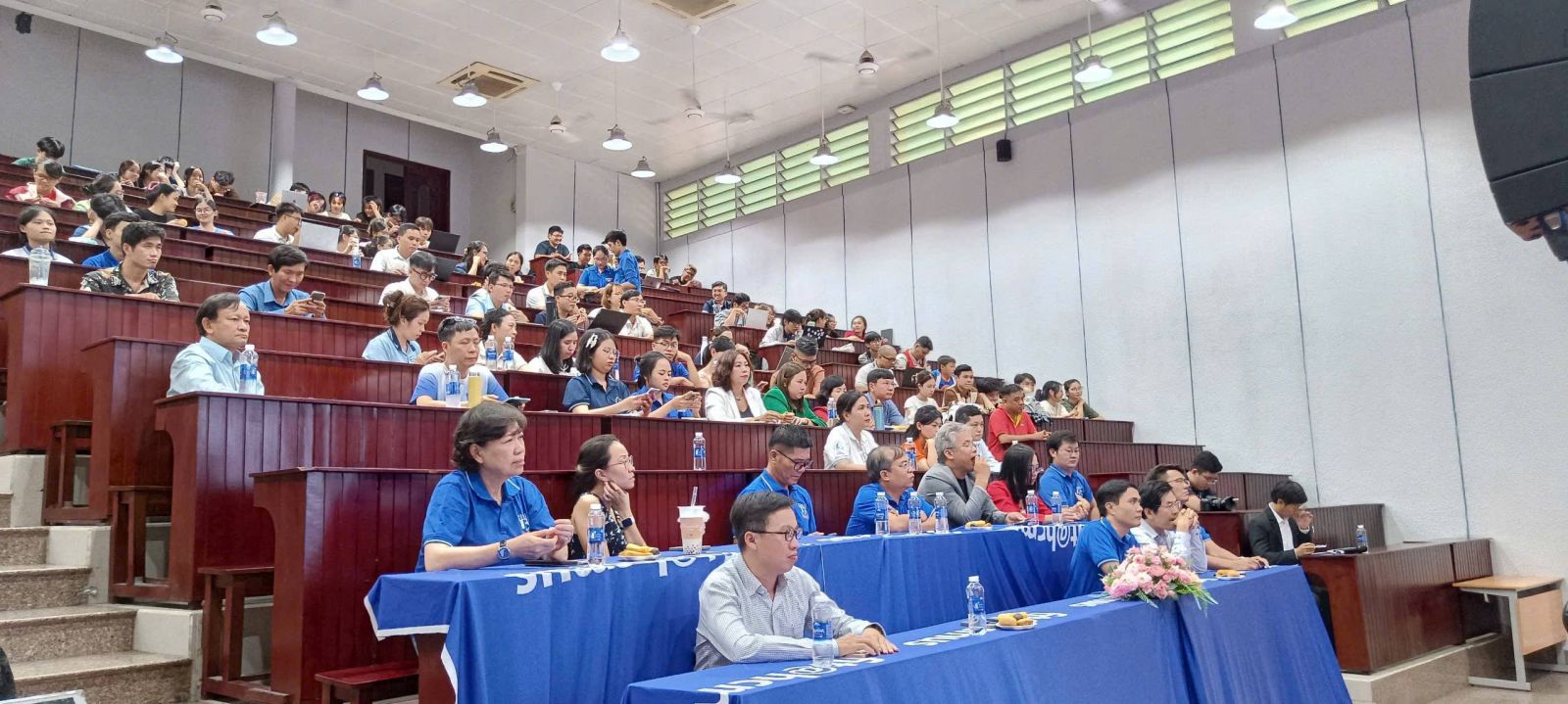 su-kien-truong-dh-khtn-2