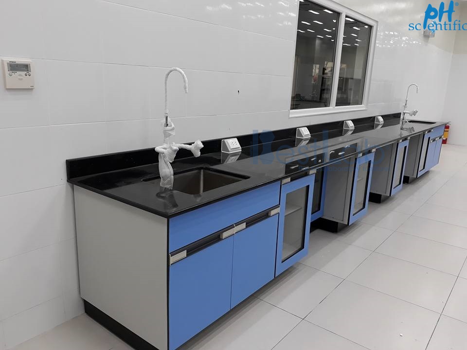 ban-thi-nghiem-duoc-bo-R5-nhan-bong