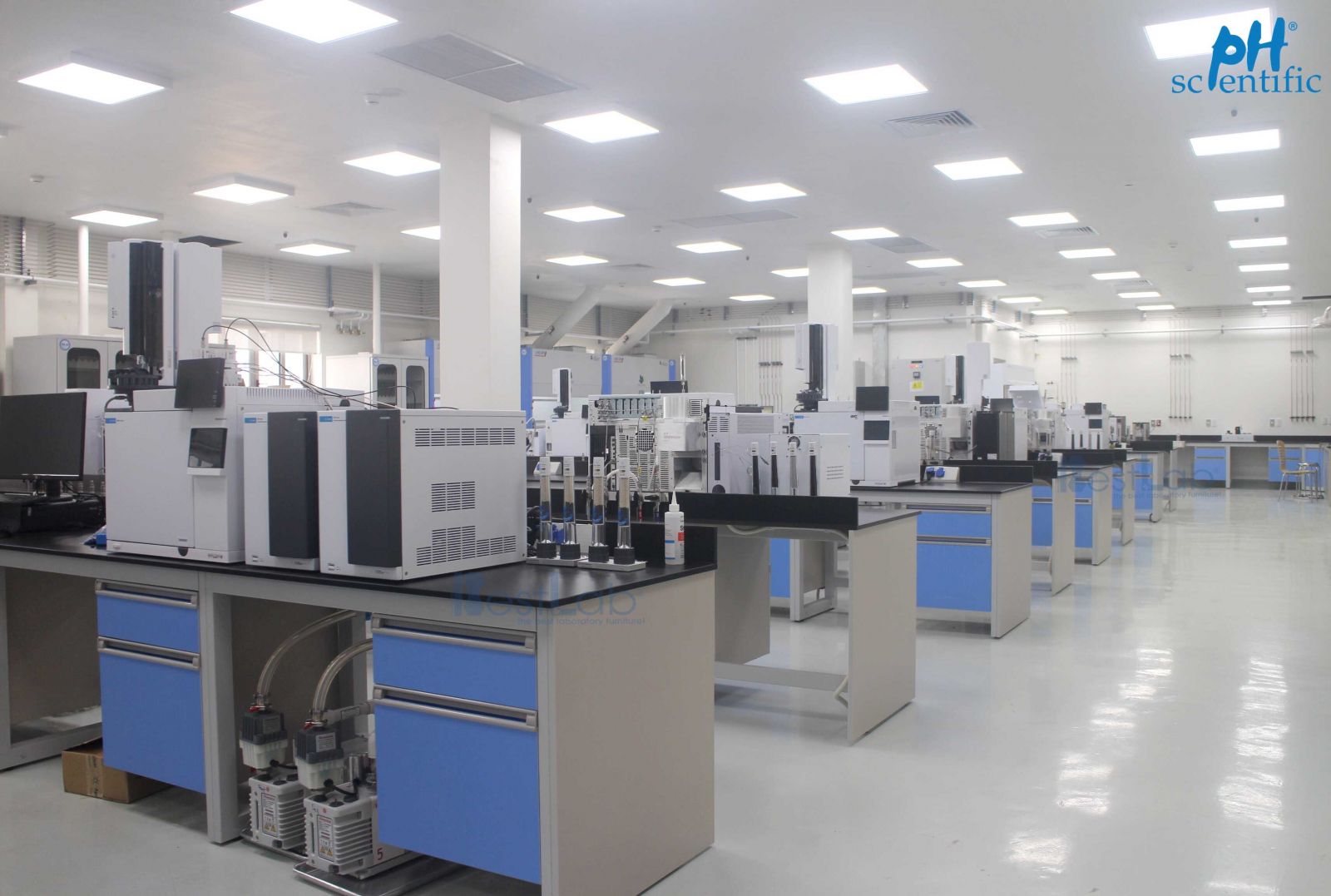 Day-phong-thi-nghiem-tai-nha-may-hoa-loc-dau-Long-Son