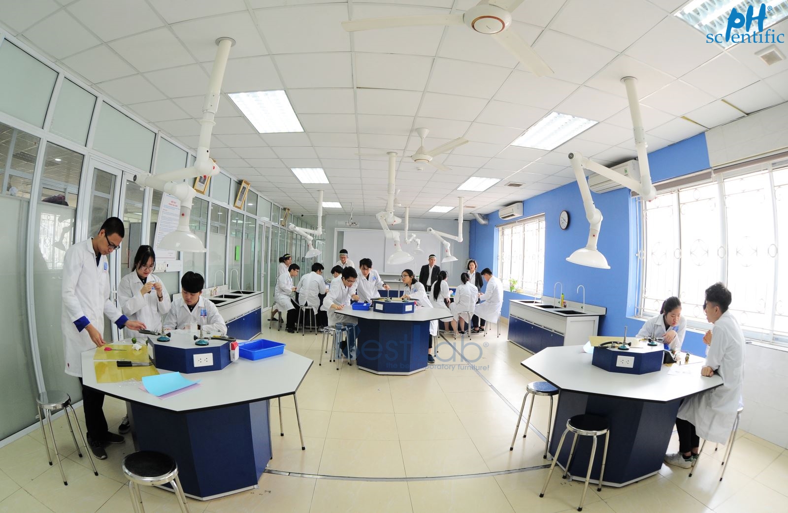 khong-gian-phong-thi-nghiem-truong-hoc