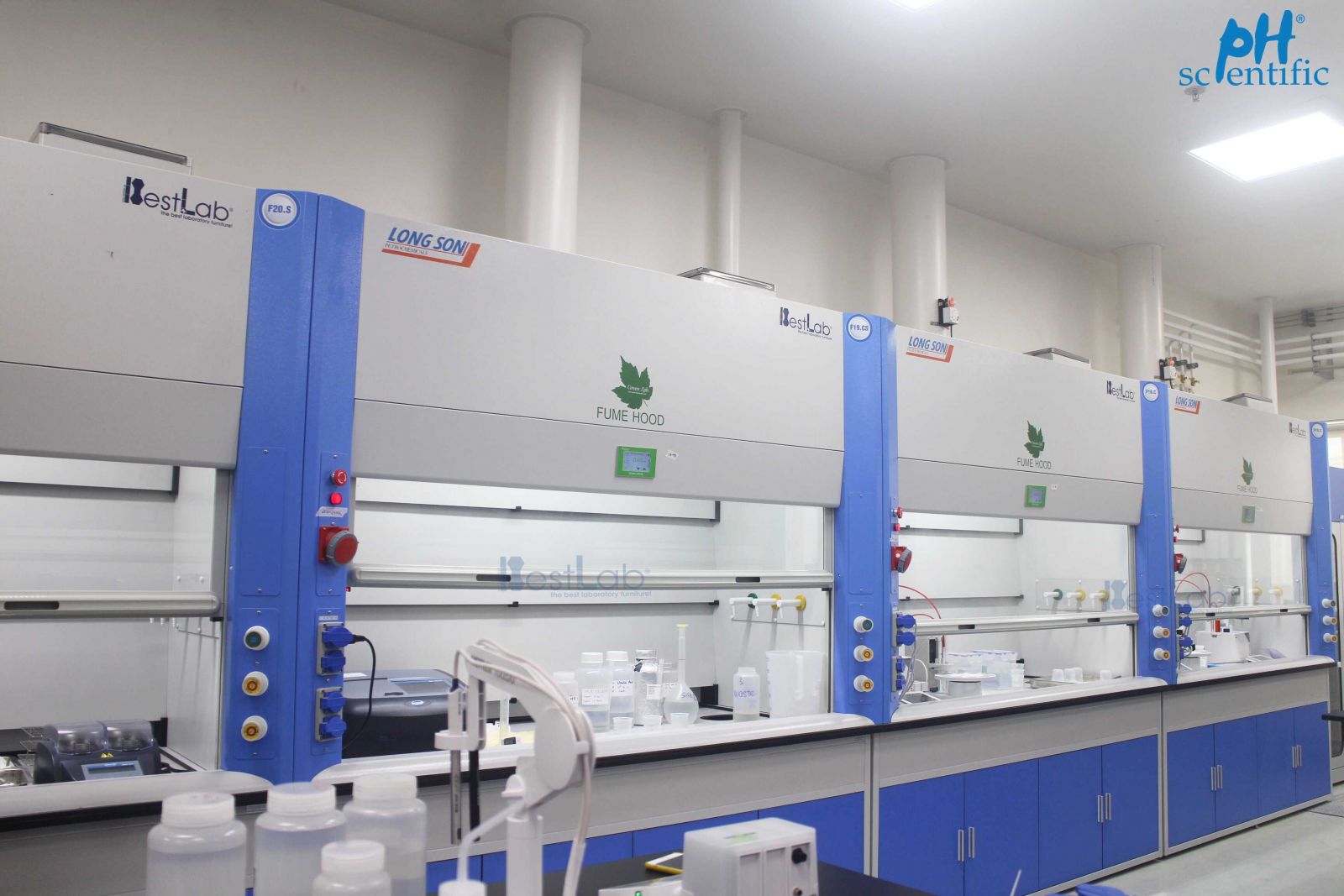 tu-hut-khi-doc-cho-phong-nghien-cuu-san-pham