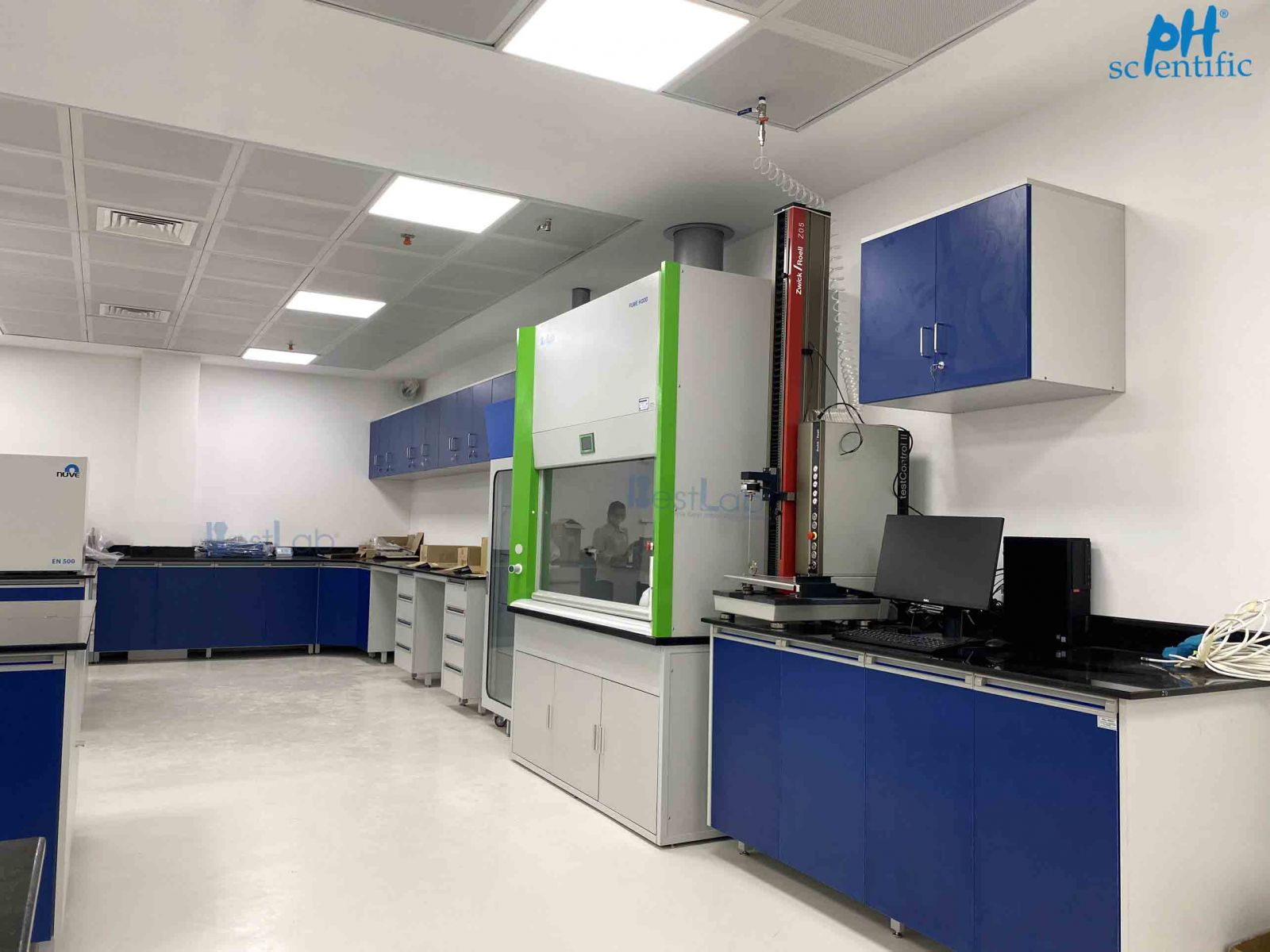 tu-hut-khi-doc-phong-thi-nghiem